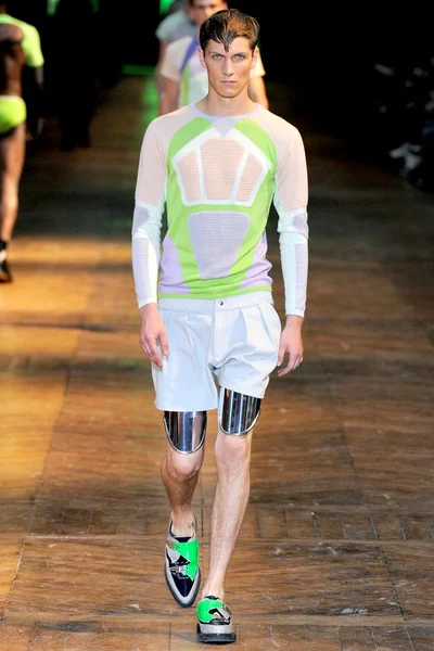 Look 24